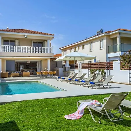 Pietra Villa