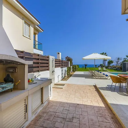 Pietra Vilă Paralimni